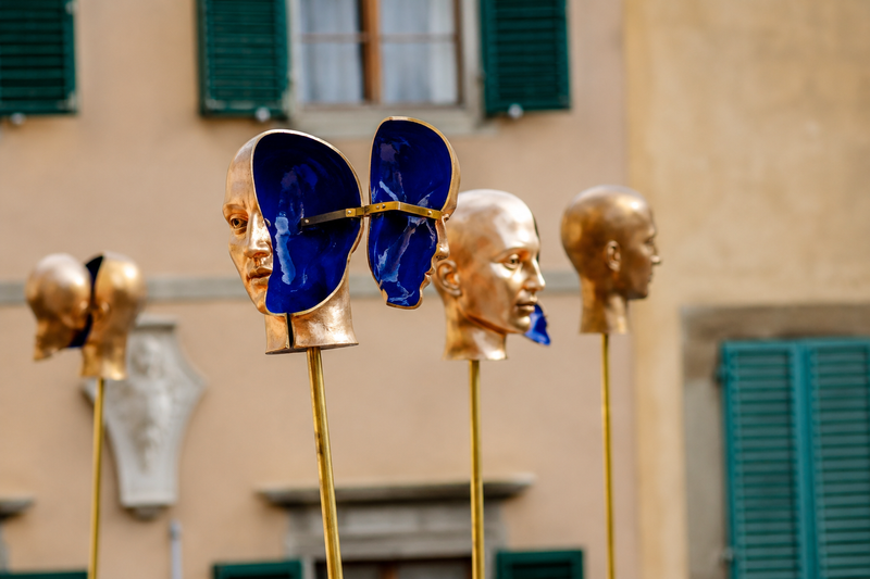 Image from: In Tuscany, this quintessentially Italian medieval village becomes an open-air gallery for several months (and the result is stunning)