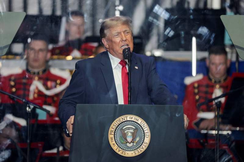 Image from: Red Arrows to rocket through US skies to help Donald Trump celebrate America's 250th anniversary