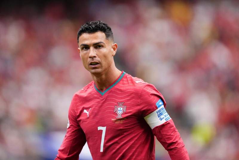 Image from: ‘Don’t boo me’ – Camila Cabello mistakes Cristiano Ronaldo tribute in awkward moment in Portugal