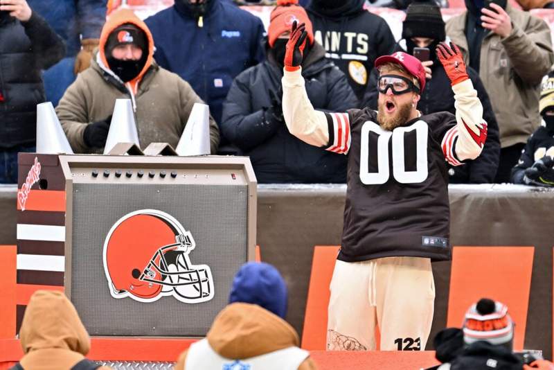 Image from: Jake Paul outlines plan to play in the NFL, hopes to sign for Cleveland Browns or Dallas Cowboys