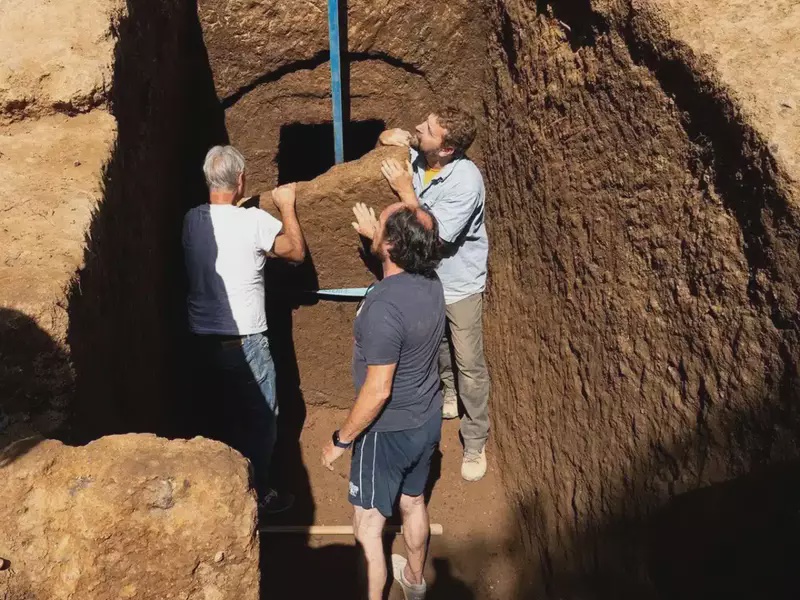 Image from: Archaeologists Open a 2,600-Year-Old Perfectly Sealed Tomb and Find Everything Left Untouched Inside