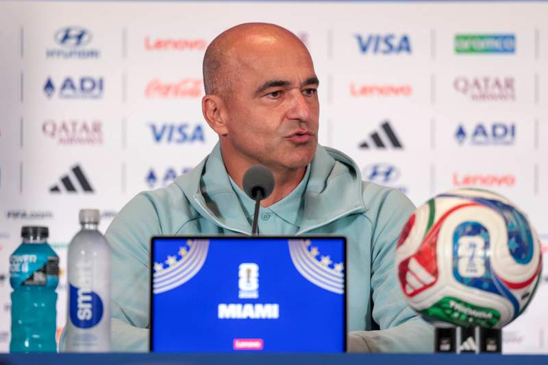 Image from: Don't Start Now - Dua Lipa music interrupts Portugal press conference