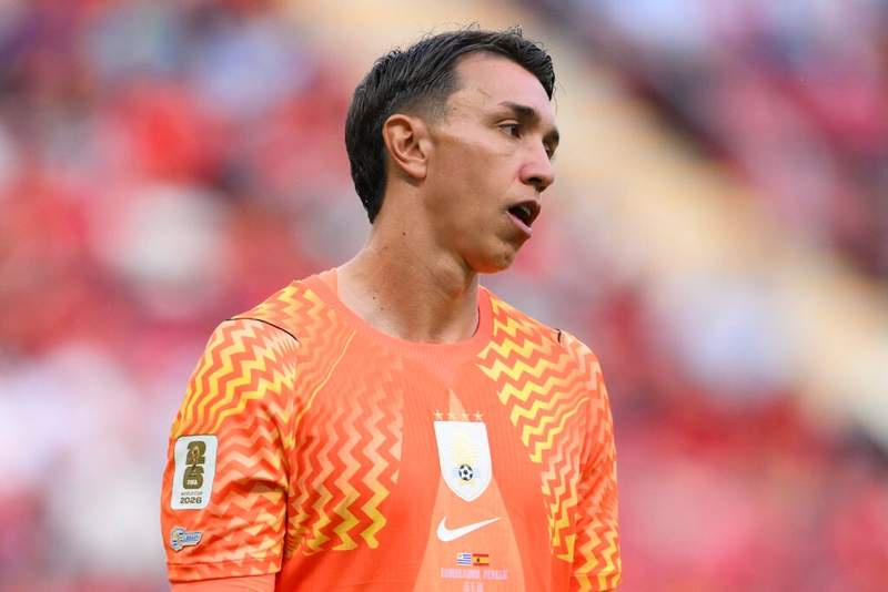 Image from: Uruguay coach Marcelo Bielsa breaks silence on surprising Fernando Muslera substitution vs. Spain