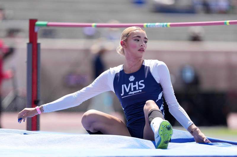 Image from: Mother of transgender athlete blasts podium rule change after controversy in America