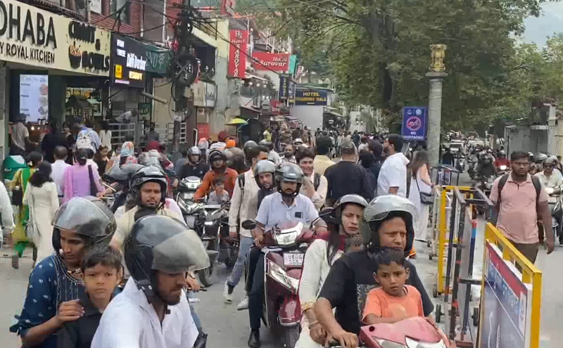 Image from: Heavy footfall at Naini Lake and Mall Road as Nainital witnesses weekend tourism boom