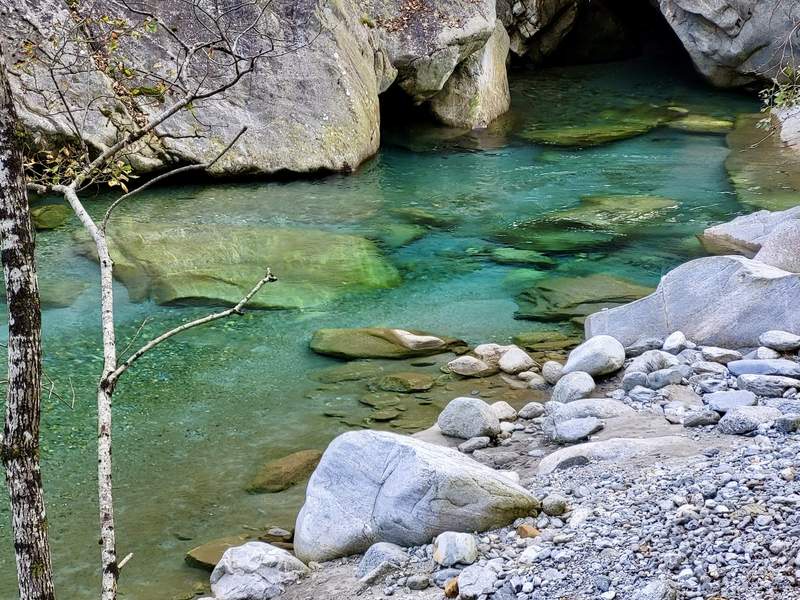 Image from: In Switzerland, these are the 5 most beautiful rivers for a summer swim (these spots are a must on your next visit!)