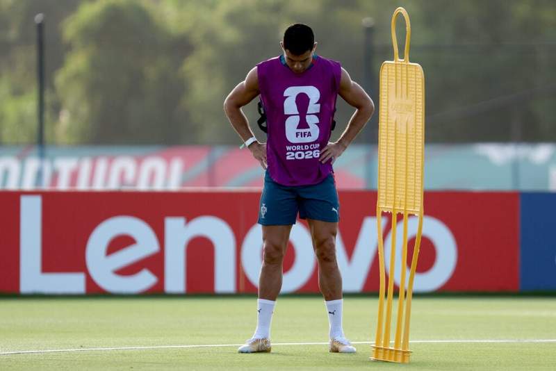 Image from: Nike release special edition gold boots for Cristiano Ronaldo and you can buy a pair for $320