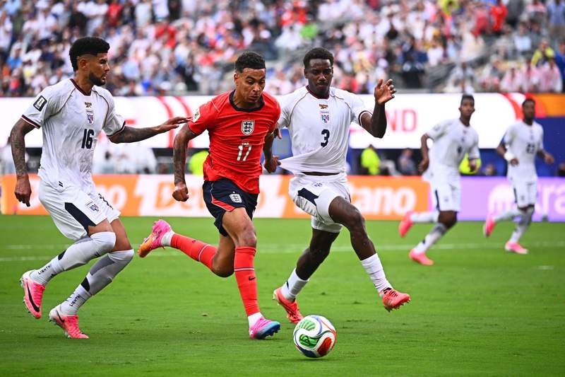 Image from: Croatia beat Ghana to join them in last 32, Kane's England win group