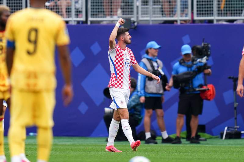 Image from: Croatia beat Ghana to join them in last 32, Kane's England win group