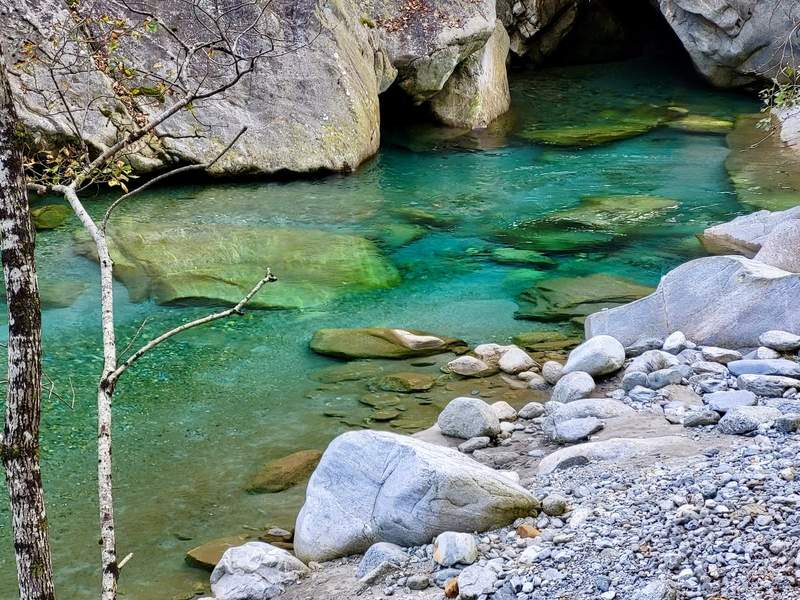 Image from: In Switzerland, these are the 5 most beautiful rivers for a summer swim (these spots are a must on your next visit!)