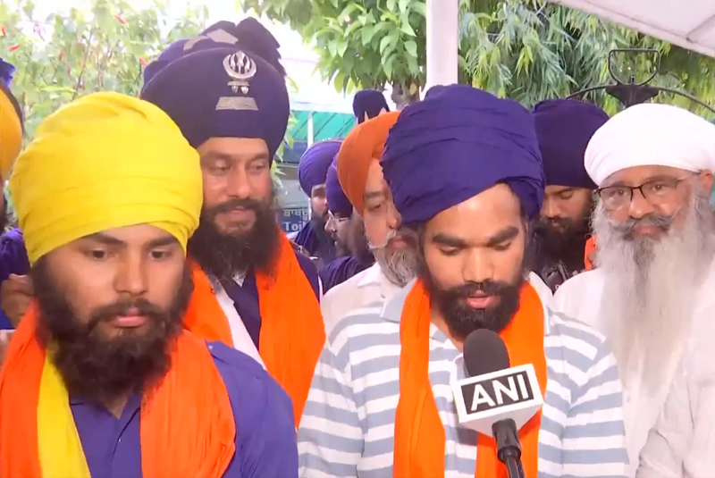 Image from: Karnaprayag clash: Nihang Sikhs offer prayers at Gurudwara in Himachal after being granted bail