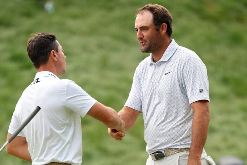 Image from: Viktor Hovland confirms what his relationship with Scottie Scheffler is really like as they compete for the Travelers