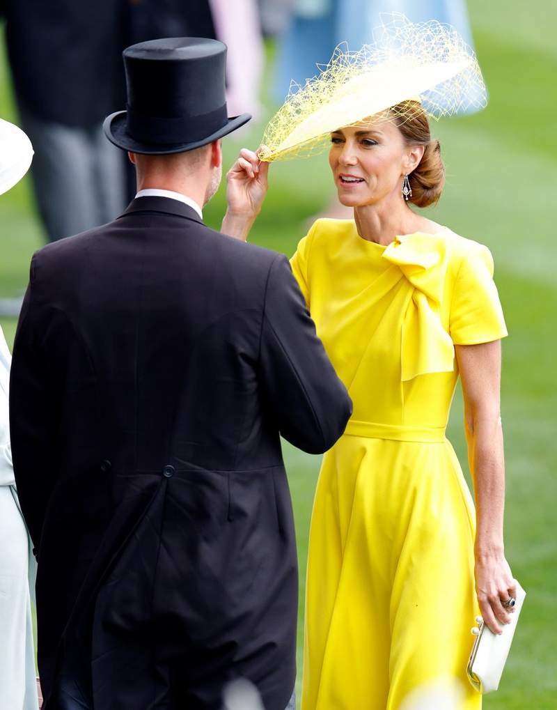 Image from: Meghan debuts mystery blue ring as fans draw comparisons to Diana's sapphire