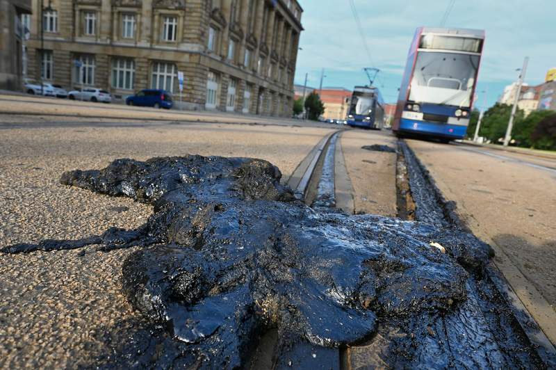 Image from: Resumption of Leipzig trams delayed due to heat