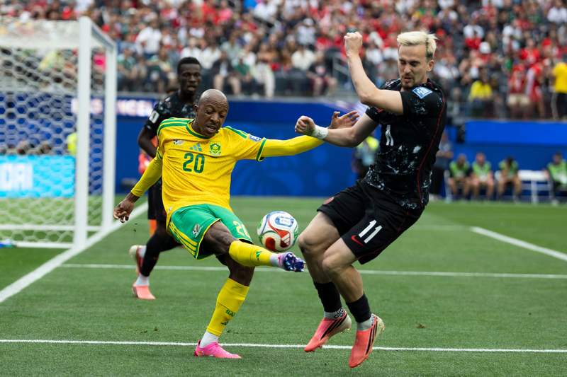 Image from: Late Eustáquio strike sends Canada past South Africa into last 16