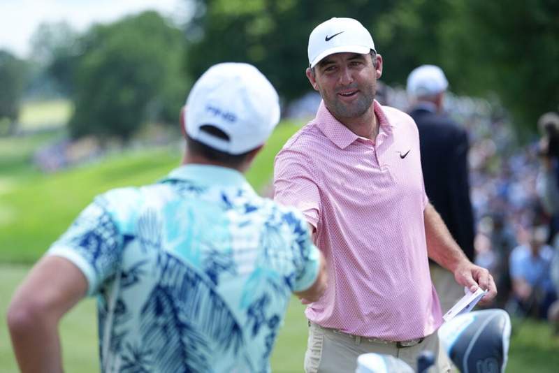 Image from: Scottie Scheffler’s instant reaction after missing putt to lose Travelers playoff to Viktor Hovland