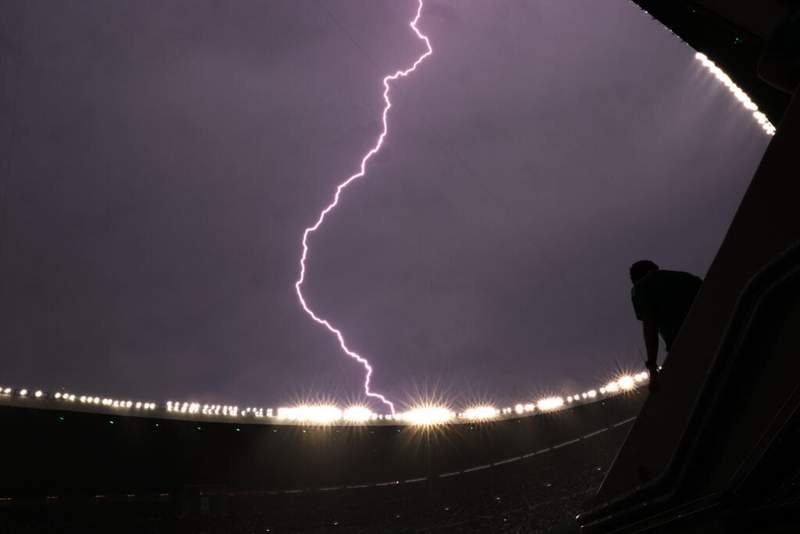 Image from: FIFA reverse decision to scrap hydration break after Mexico vs Ecuador delayed due to electrical storm