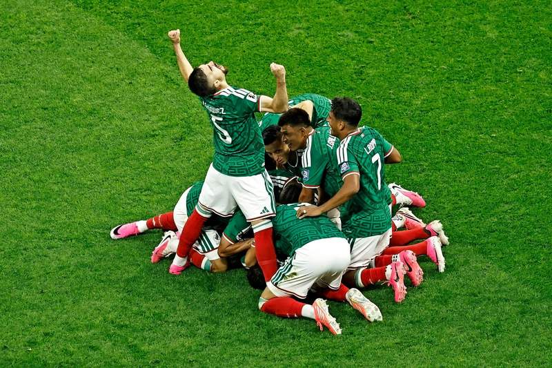 Image from: Mexico delight home fans to reach last 16 with win over Ecuador