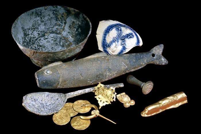 Image from: Divers Found More Than 400 Gold Coins on the Seafloor, but It Took Researchers 30 Years to Identify the Ship They Came From