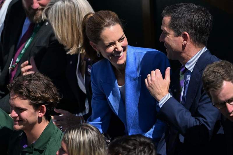 Image from: BBC commentator jokes about Tim Henman 'boring' Catherine at Wimbledon
