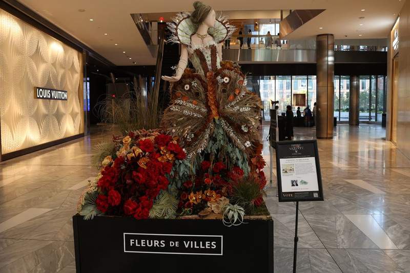 Image from: New floral Princess Diana exhibition to open in London