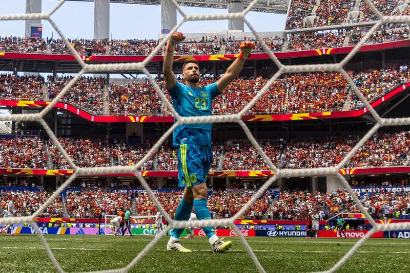Image from: Spain's Simon betters World Cup record with latest clean sheet