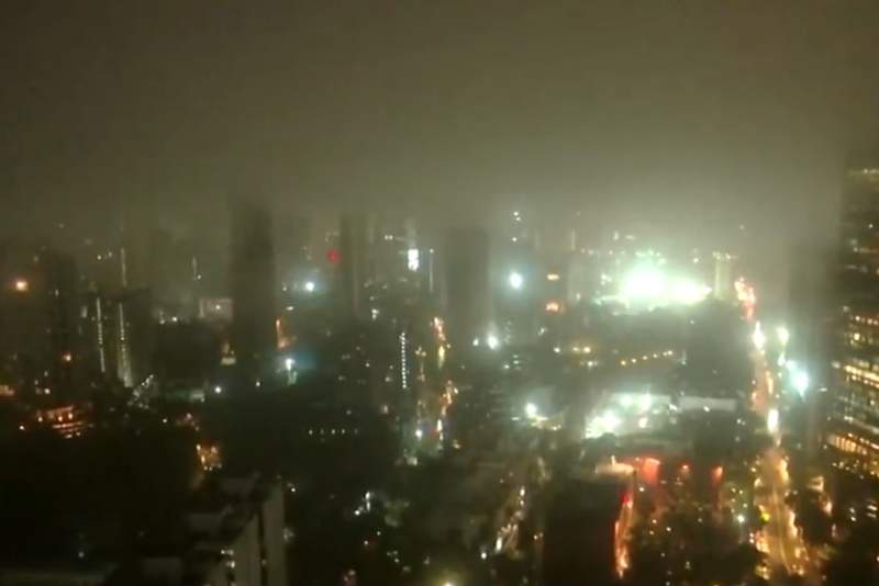 Image from: Mumbai rush-hour chaos: 2 dead as relentless rain triggers deadly collapses, waterlogging