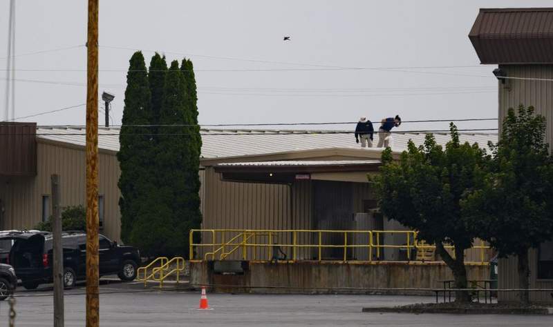 Image from: Secret Service KNEW gunman was armed and in position for two minutes before he shot Donald Trump