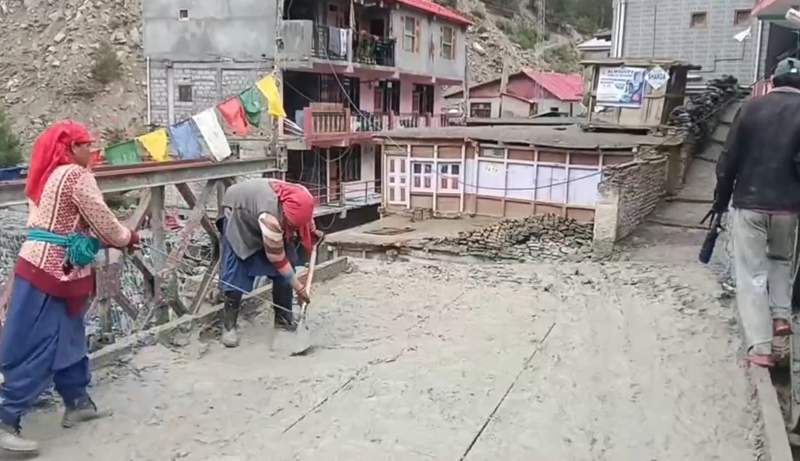 Image from: Himachal Pradesh: Flash floods ravage Kinnaur, block NH-5, cut off rural link road; no casualties reported