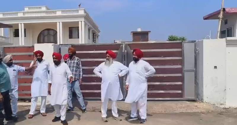 Image from: Punjab Congress reshuffle triggers dissent; Channi supporters gather outside his home as Warring is retained