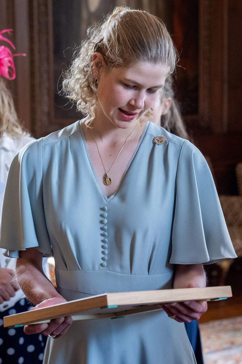 Image from: Lady Louise receives Duke of Edinburgh award from Prince Edward as Sophie watches on proudly
