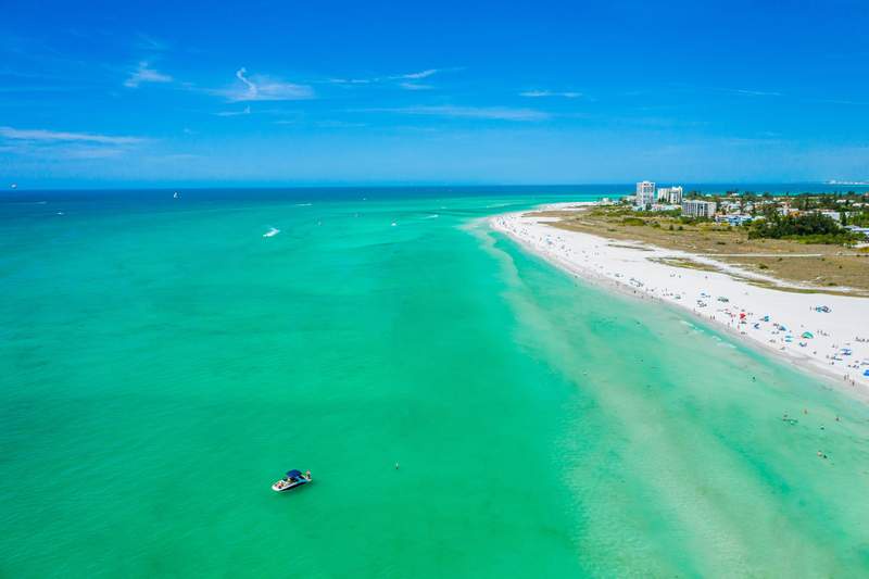 Image from: In Florida, this stunning beach has just been named the best in the United States (for the second year running!)