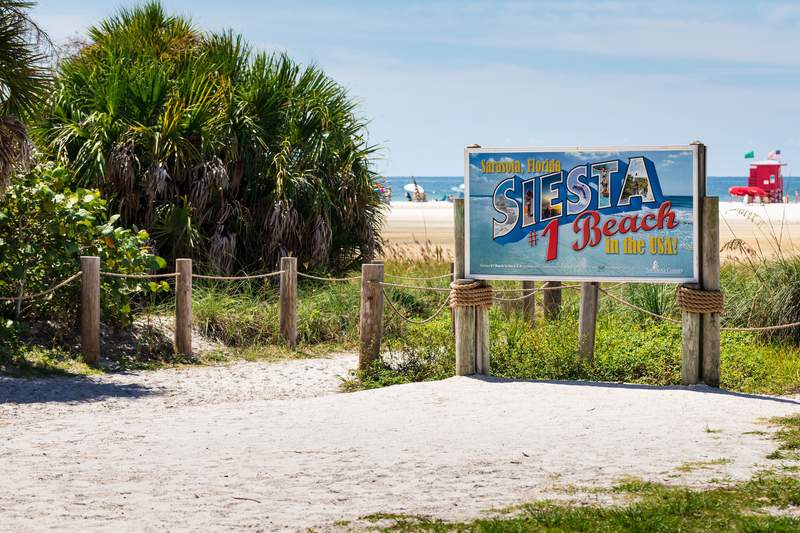 Image from: In Florida, this stunning beach has just been named the best in the United States (for the second year running!)