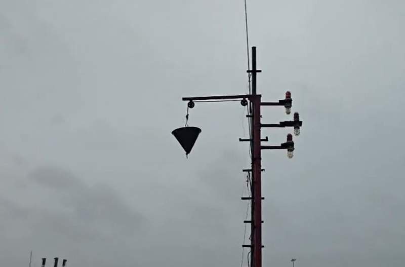 Image from: Gujarat: Veraval Port hoists Signal No 3 after squally weather alerts, rough sea conditions