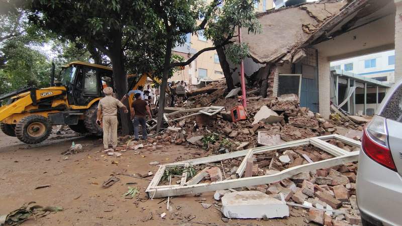Image from: 5 rescued, 3 feared trapped as under-construction building collapses at Chandigarh’s Industrial Area