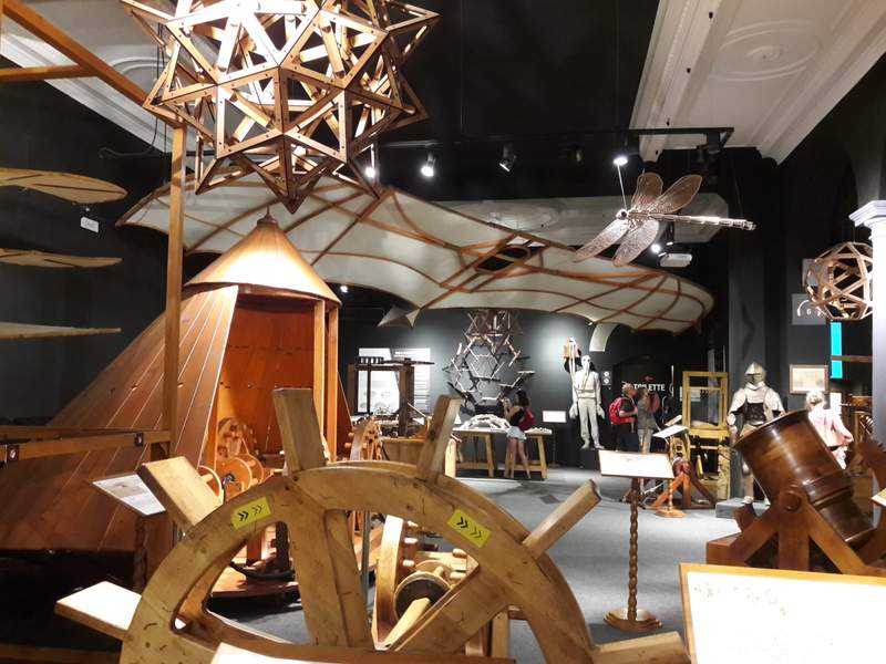 Image from: In Asia, this spectacular exhibition immerses visitors in the fascinating and visionary inventions of Leonardo da Vinci