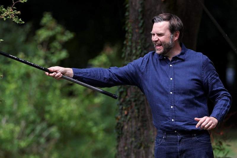 Image from: Britain has been 'failed by its leadership' admits JD Vance in direct message to Andy Burnham