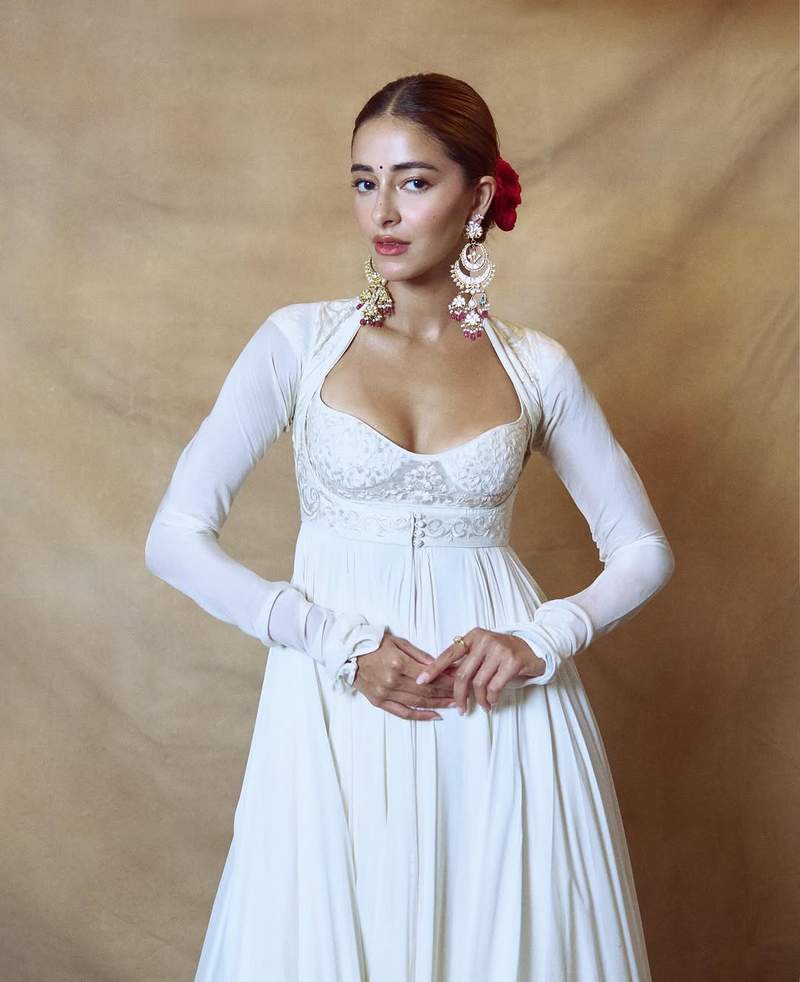 Image from: Pratibha Ranta, Sara Arjun to Aneet Padda: New-age stars who can effortlessly ace the old-Indian traditional wardrobe in white