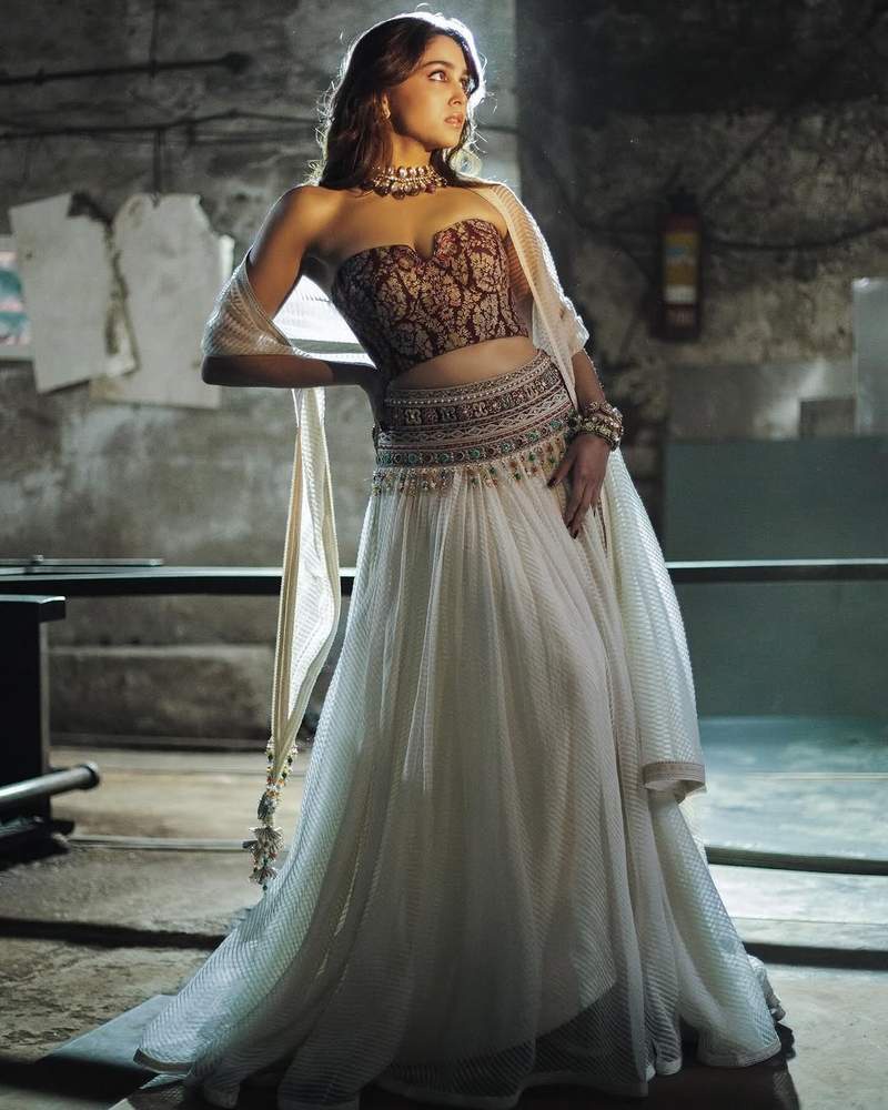 Image from: Pratibha Ranta, Sara Arjun to Aneet Padda: New-age stars who can effortlessly ace the old-Indian traditional wardrobe in white