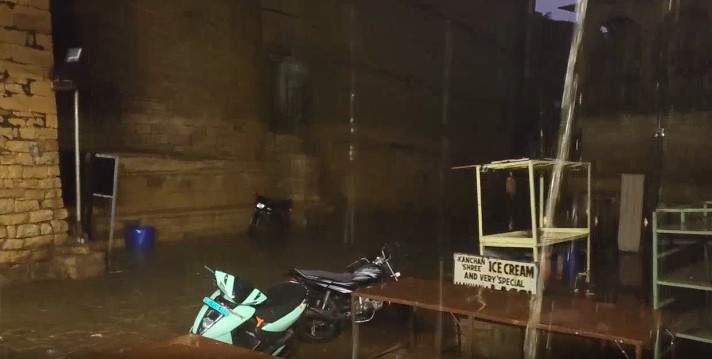 Image from: Rajasthan: Three injured after hotel rooftop solar panels fall during storm, heavy rain in Jaisalmer