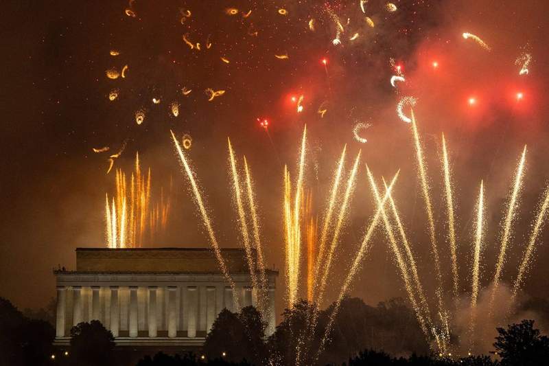 Image from: Washington DC stunned by 'largest fireworks show in history' for America 250 - IN PICTURES