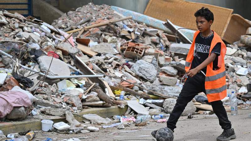 Image from: Venezuela quake death toll rises to nearly 3,000 as tens of thousands still reported missing
