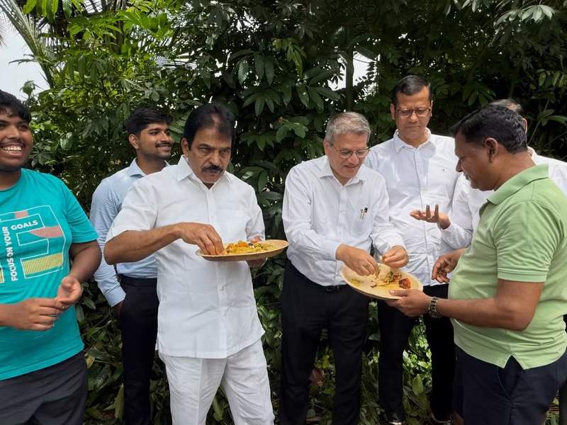 Image from: Goa: KC Venugopal visits Chicalim Farmers Club, interacts with local farmers
