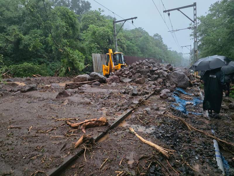 Image from: Pune Expressway reopens for traffic after debris and water clearance; vehicular movement restored