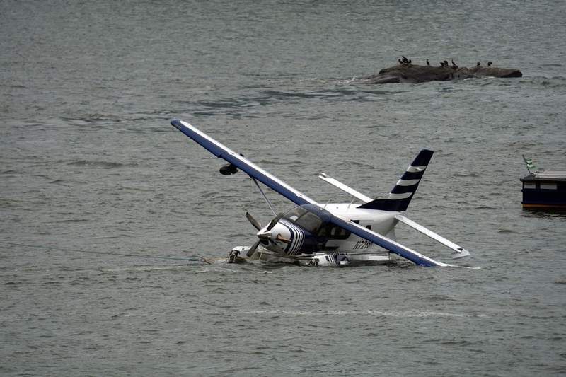 Image from: Horror as seaplane crash-lands in New York river with eight people on board