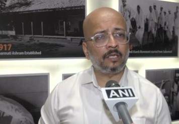 Image from: Mumbai rains: SDMA advises work from home for private offices, half-day for non-essential govt offices