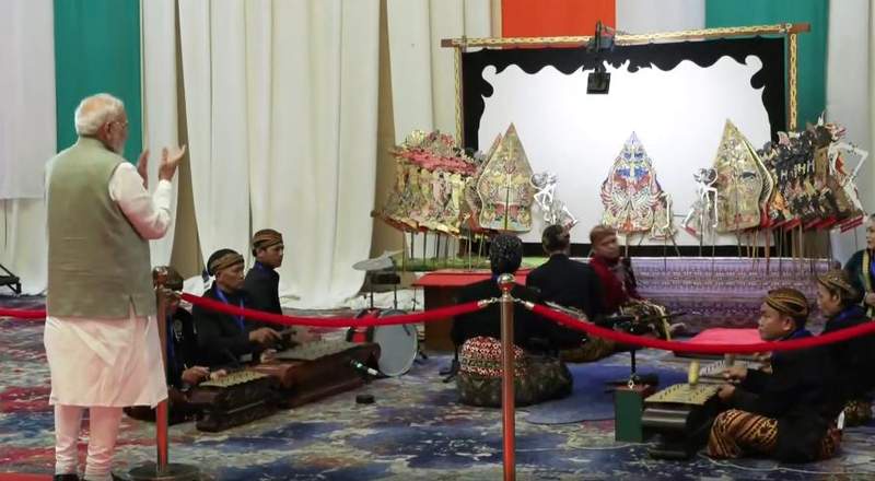 Image from: Indonesia: PM Modi receives warm welcome from Indian diaspora in Jakarta