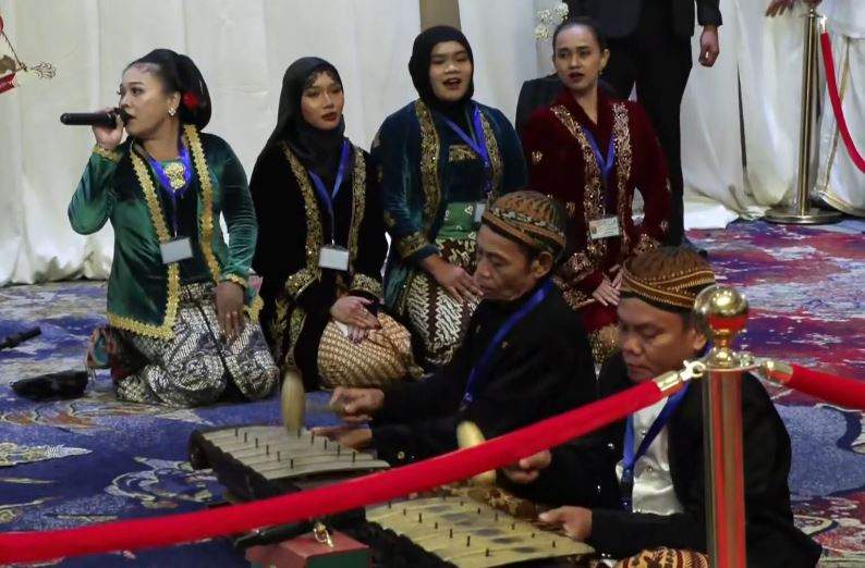 Image from: Indonesia: PM Modi receives warm welcome from Indian diaspora in Jakarta