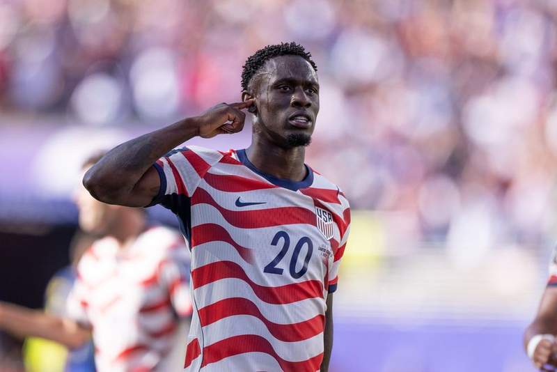 Image from: USA boss Mauricio Pochettino praises Folarin Balogun red card decision