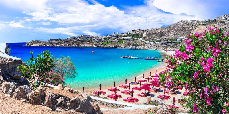 Image from: In Greece, this stunning beach in Mykonos is about to become your favourite place in the world (its scenery is truly majestic)